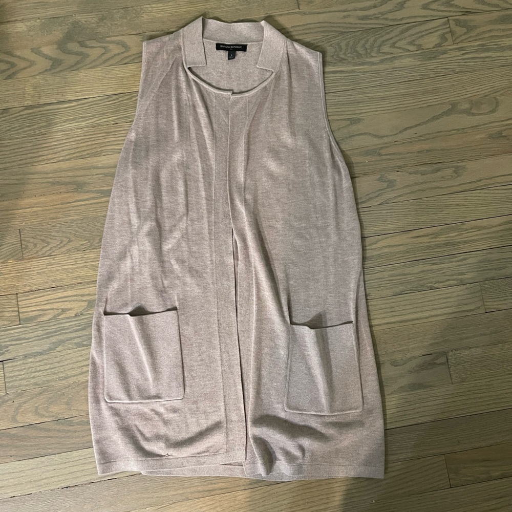 Banan Republic silk blend long shell. EUC. Lightweight.
